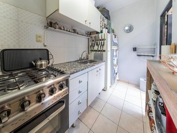 EN VENTA - DEPARTAMENTO DE PASILLO DOS DORMITORIOS CON PATIO - BARRIO ECHESORTU