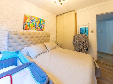 EN VENTA - DEPARTAMENTO DE PASILLO DOS DORMITORIOS CON PATIO - BARRIO ECHESORTU