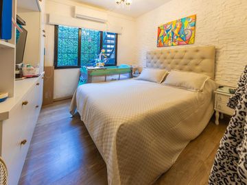 EN VENTA - DEPARTAMENTO DE PASILLO DOS DORMITORIOS CON PATIO - BARRIO ECHESORTU