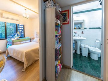 EN VENTA - DEPARTAMENTO DE PASILLO DOS DORMITORIOS CON PATIO - BARRIO ECHESORTU