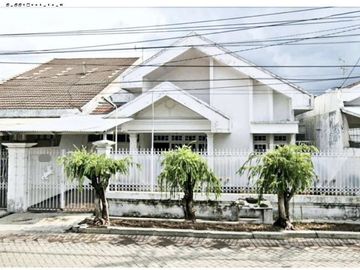 Rumah Raya Sutorejo Tengah Hadap Utara Row 5 mobil