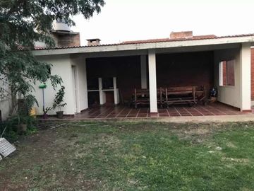 VENTA - CASA DE 5 AMBIENTES TOTALMENTE REFACCIONADA A NUEVO -  VILLA UDAONDO