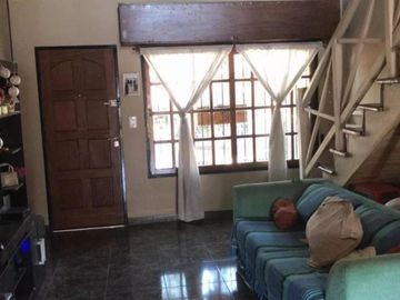 VENTA - CASA DE 5 AMBIENTES TOTALMENTE REFACCIONADA A NUEVO -  VILLA UDAONDO