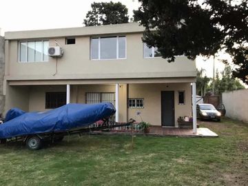 VENTA - CASA DE 5 AMBIENTES TOTALMENTE REFACCIONADA A NUEVO -  VILLA UDAONDO