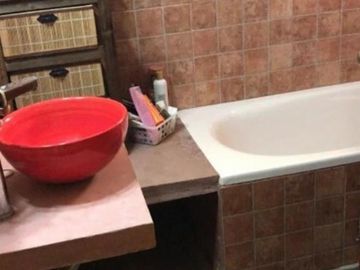 VENTA - CASA DE 5 AMBIENTES TOTALMENTE REFACCIONADA A NUEVO -  VILLA UDAONDO