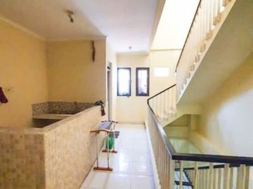 Dijual Ruko Bangunan 3 Lantai Lokasi di Rungkut Asri Utara Surabaya