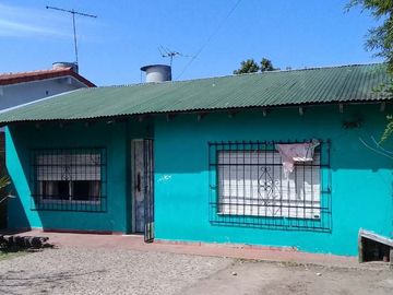 Casa para 2 Familias en venta en Paso del Rey Norte