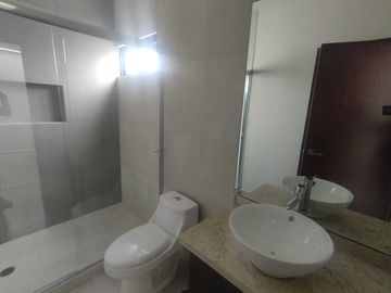 VENTA DE CASA NUEVA EN FRACC. LOMAS DE LA RIOJA ALVARADO,VER.