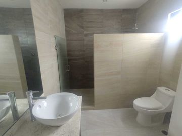 VENTA DE CASA NUEVA EN FRACC. LOMAS DE LA RIOJA ALVARADO,VER.