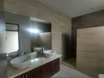 VENTA DE CASA NUEVA EN FRACC. LOMAS DE LA RIOJA ALVARADO,VER.