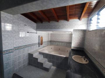 casa en venta en villa del rosario. Cod V28018