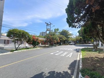Vendo casa lote barrio la Victoria -  Bucaramanga -  Área 463 M2. Cod V23902