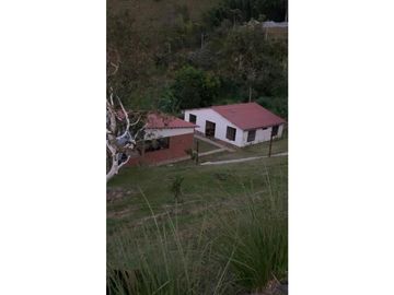 VENTA CASA CAMPESTRE LA CABAÑA  PISCINA | casas bataras Manizales