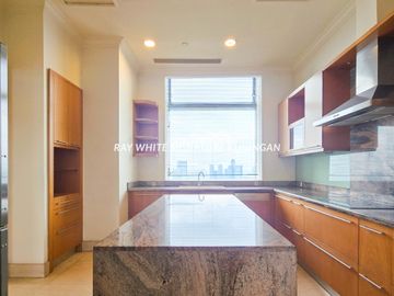 Apartemen Airlangga Ritz Carlton Mega Kuningan Semi Furnished