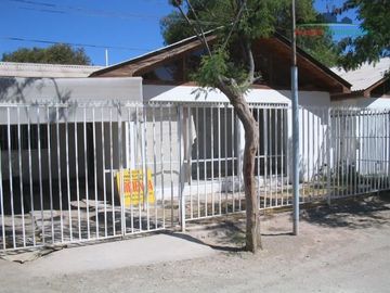 Casa en Venta en Conjunto de casas en venta en sector centro, Villa Los Sauces.