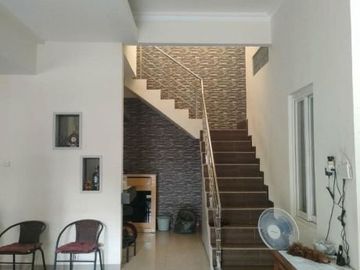 Rumah Minimalis Mulyosari Hadap Utara Row jalan 2 mobil