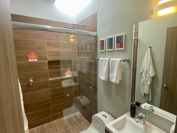 Casa en VENTA a metros de Blvd Aeropuerto en León Guanajuato 1