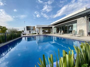 Casa en VENTA a metros de Blvd Aeropuerto en León Guanajuato 1