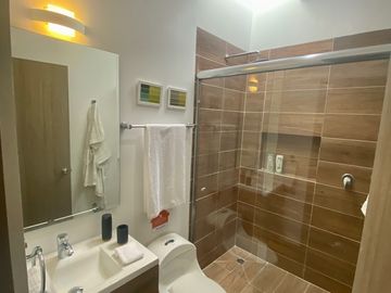 Casa en VENTA a metros de Blvd Aeropuerto en León Guanajuato 1