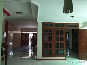 Rumah di Jemursari , Strategis, Baru Renovasi