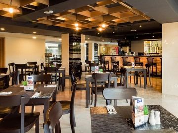 Hotel Mewah Kawasan Sunset Road Seminyak Strategis Siap Pakai