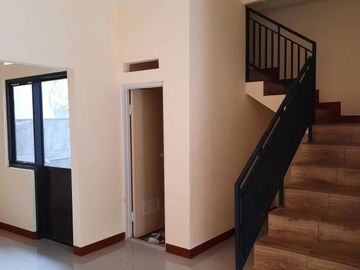 Rumah tanpa Dp free biaya,dekat jalan, dilengkapi gudang