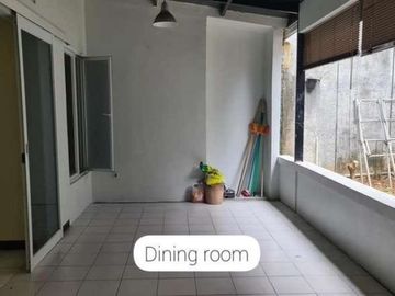 SEWA RUMAH DAERAH STRATEGIS DEKAT KUNINGAN & SUDIRMAN JAKARTA SELATAN