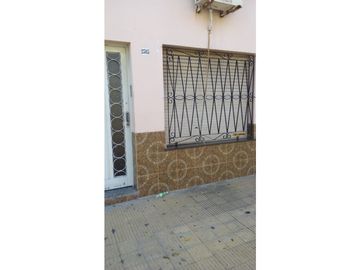 PH. 1° Piso-Dto.2 amb.1/2- Frente-Balcon aterrazado-Lavadero-Muy luminoso-