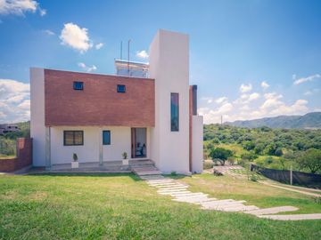 HERMOSA PROPIEDAD A ESTRENAR EN BARRIO CERRADO TIERRA ALTA