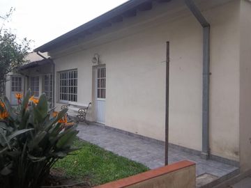 Hurlingham: Importante propiedad en Avenida Vergara.