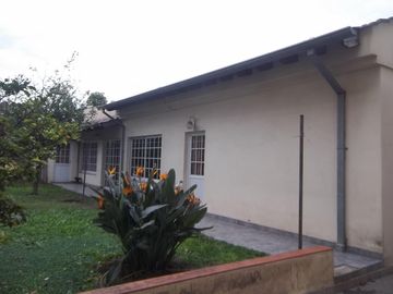 Hurlingham: Importante propiedad en Avenida Vergara.