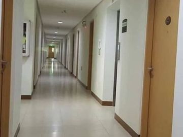 ECO-INSPIRED RFO 1 BEDROOM CONDO UNIT IN FAIRVIEW AREA