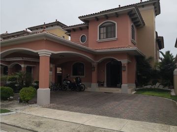 VENDO HERMOSA CASA EN EL DORAL (COSTA SUR)