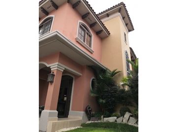 VENDO HERMOSA CASA EN EL DORAL (COSTA SUR)