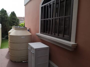 VENDO HERMOSA CASA EN EL DORAL (COSTA SUR)