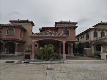 VENDO HERMOSA CASA EN EL DORAL (COSTA SUR)