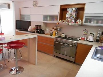 VENDO GRAN PISO DE EXCELENTE CATEGORIA EN BELGRANO 5 AMBIENTES MENDOZA AL 2000