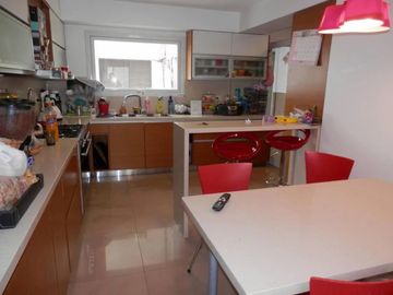 VENDO GRAN PISO DE EXCELENTE CATEGORIA EN BELGRANO 5 AMBIENTES MENDOZA AL 2000
