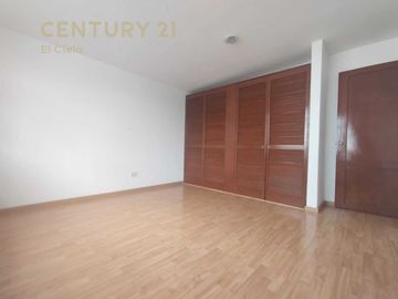 Casa venta en San Cristóbal La Calera con amplio jardín