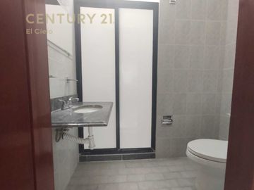 Casa venta en San Cristóbal La Calera con amplio jardín