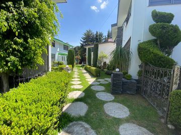 Casa venta en San Cristóbal La Calera con amplio jardín