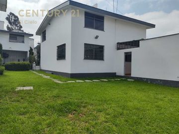 Casa venta en San Cristóbal La Calera con amplio jardín