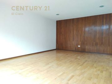 Casa venta en San Cristóbal La Calera con amplio jardín