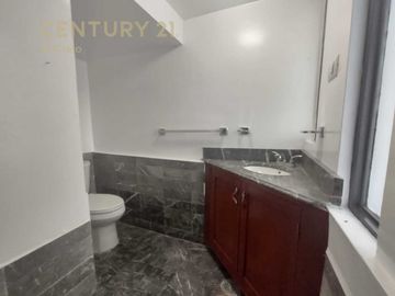 Casa venta en San Cristóbal La Calera con amplio jardín