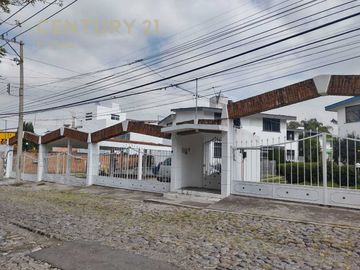 Casa venta en San Cristóbal La Calera con amplio jardín