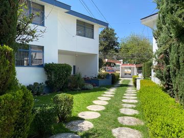 Casa venta en San Cristóbal La Calera con amplio jardín