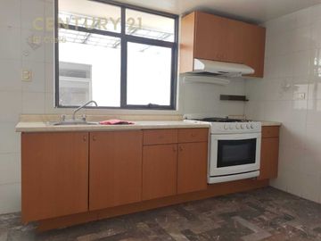Casa venta en San Cristóbal La Calera con amplio jardín