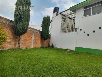 Casa venta en San Cristóbal La Calera con amplio jardín