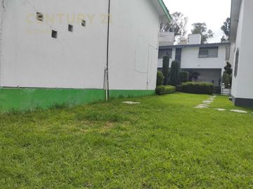 Casa venta en San Cristóbal La Calera con amplio jardín