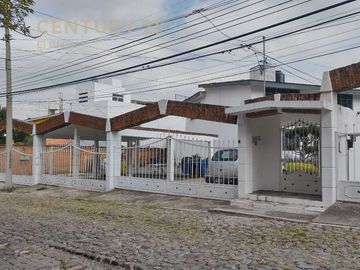 Casa venta en San Cristóbal La Calera con amplio jardín